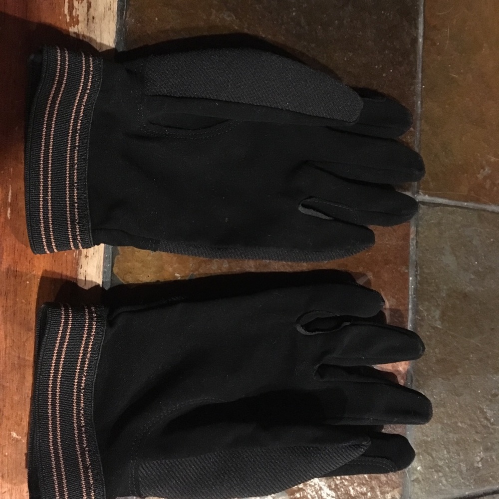 Ariat women’s equestrian gloves